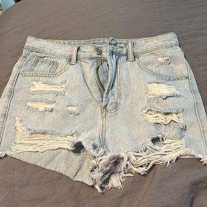 These denim shorts are too big in the waist for me